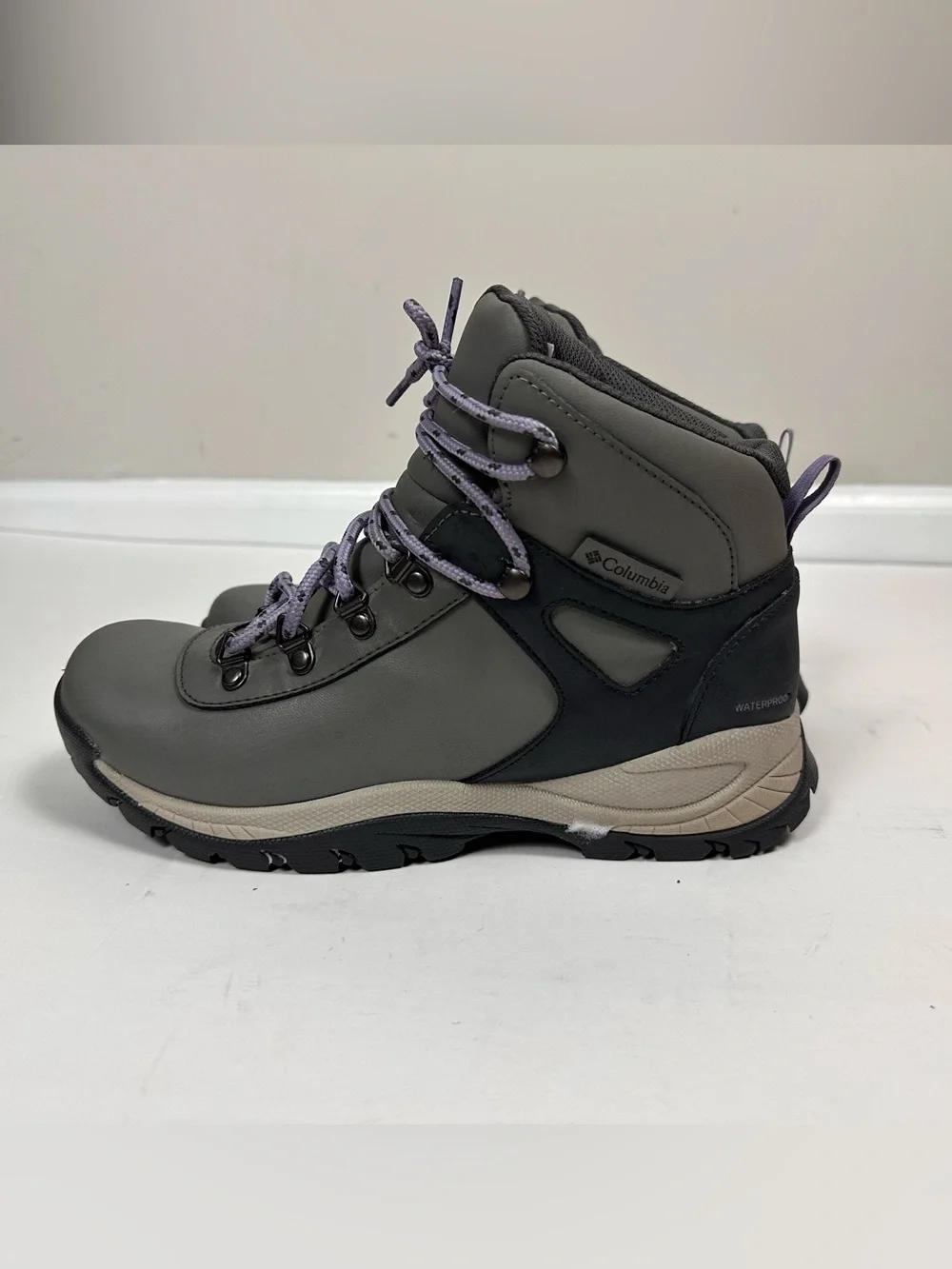 Columbia Yoncalla Mid Waterproof Hiking Boots Women’s 8.5 Gray Purple YL1090-008